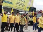 buka-keterisoliran-ulah-material-banjir-longsor,-partai-golkar-kerahkan-4-alat-berat