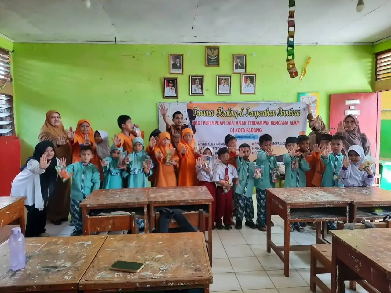 atasi-traumatik-anak-korban-banjir,-pemko-padang-lakukan-trauma-healing