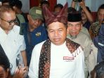 kdm-tiba-di-padang,-berencana-bangun-satu-kampung-bagi-korban-banjir