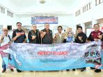 wako-bekasi-serahkan-paket-makanan-dan-perlengkapan-sekolah-ke-pemko-padang
