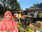 nevi-zuairina-bersama-dprd-pks-pasbar-salurkan-makanan,-pelengkapan-bayi-dan-air-bersih