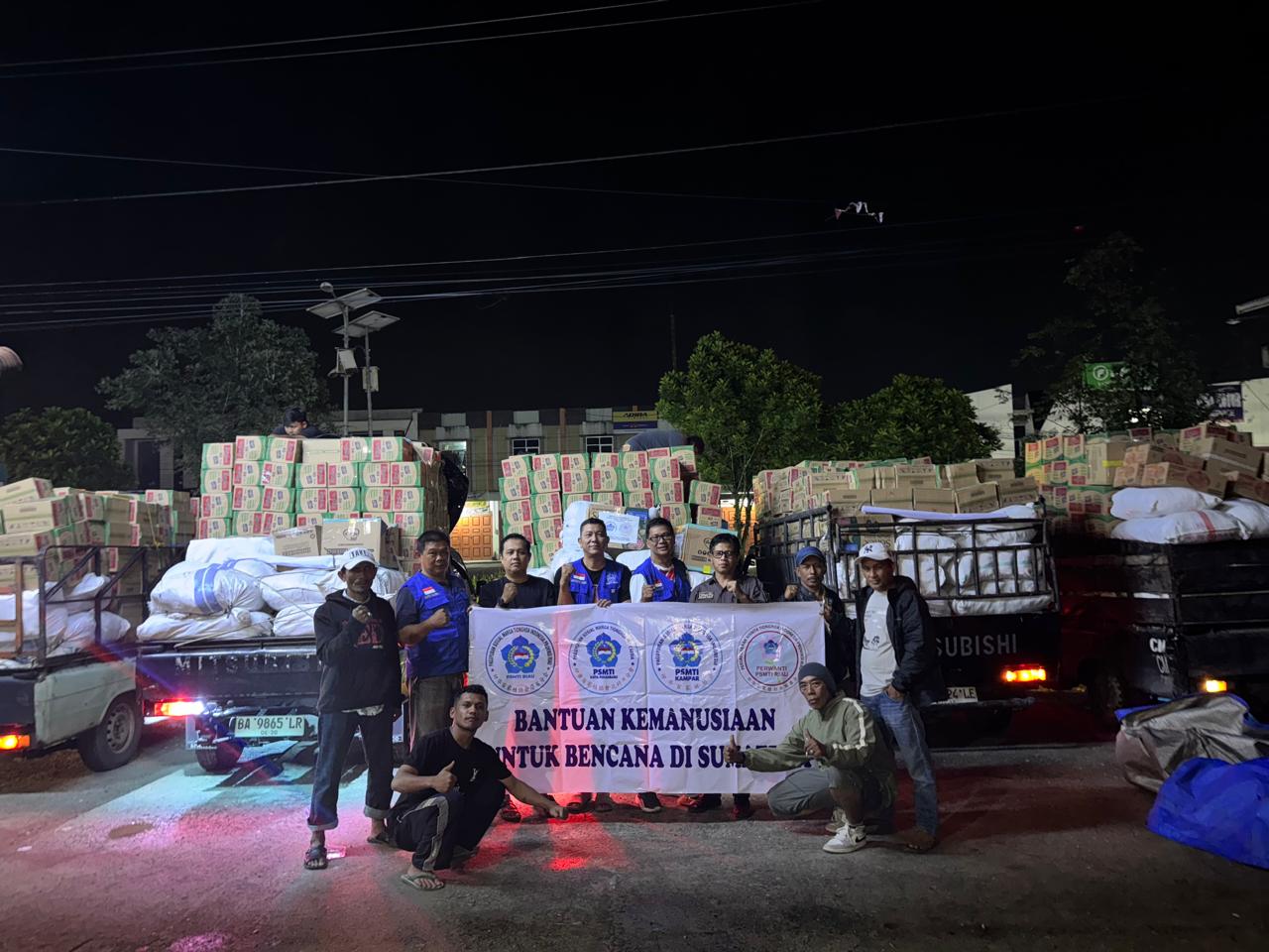 dua-truk-bantuan-paguyuban-marga-tionghoa-riau-langsung-didistribusikan-ke-korban-bencana-malalak dua-truk-bantuan-paguyuban-marga-tionghoa-riau-langsung-didistribusikan-ke-korban-bencana-malalak