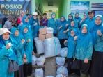 ketua-tp-pkk-sumbar-ny.-harneli-salurkan-bantuan-untuk-korban-bencana-di-agam