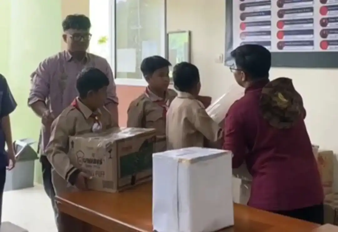 keluarga-besar-sdit-alam-talago-sawahlunto-salurkan-bantuan-untuk-korban-bencana-alam-di-jorong-labuah-maninjau