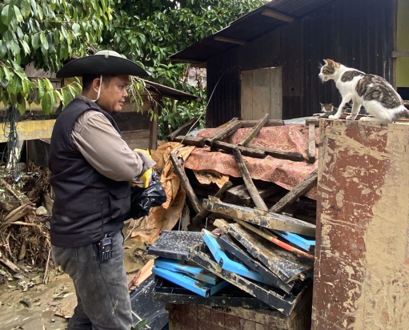 unp-peduli-dan-j&t-wujudkan-kepedulian-untuk-hewan-di-nagari-maninjau