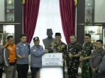 kota-jambi-salurkan-bantuan-rp200-juta-untuk-sumbar,-mahyeldi:-dukungan-ini-meneguhkan-semangat-kami