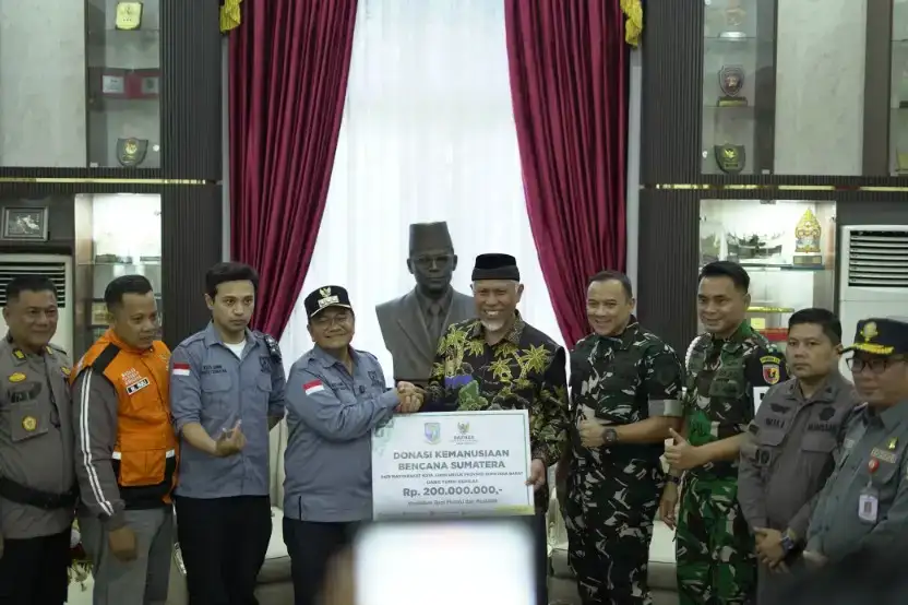 kota-jambi-salurkan-bantuan-rp200-juta-untuk-sumbar,-mahyeldi:-dukungan-ini-meneguhkan-semangat-kami