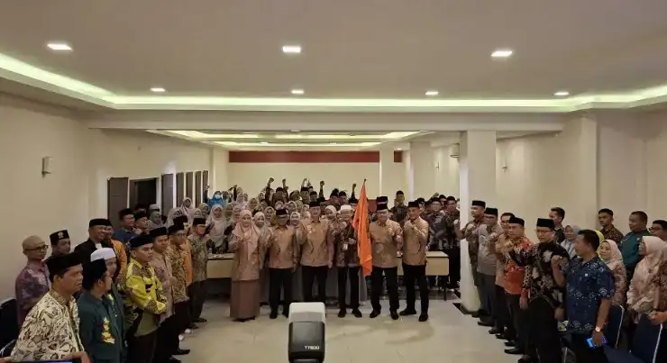 bupati-hendrajoni-lepas-kafilah-pessel-menuju-mtq-ke-xli-tingkat-sumbar-di-bukittinggi