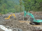 35-alat-berat-dan-940-geobag-dikerahkan,-pemprov-sumbar-percepat-penanganan-dampak-bencana-hidrometeorologi