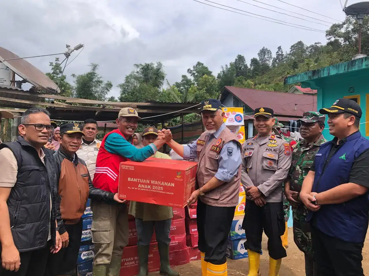 gubernur-mahyeldi-tinjau-lokasi-terdampak-bencana-di-nagari-pagadih,-kecamatan-palupuah,-kabupaten-agam