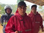 banjir-susulan-di-batu-busuk,-wakil-ketua-dprd-evi-yandri-‘basitungkin’-selamat-warga