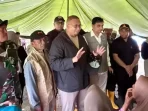 andre-rosiade-bagikan-2.000-sembako-dan-datangkan-alat-berat-untuk-penanganan-galodo-maninjau