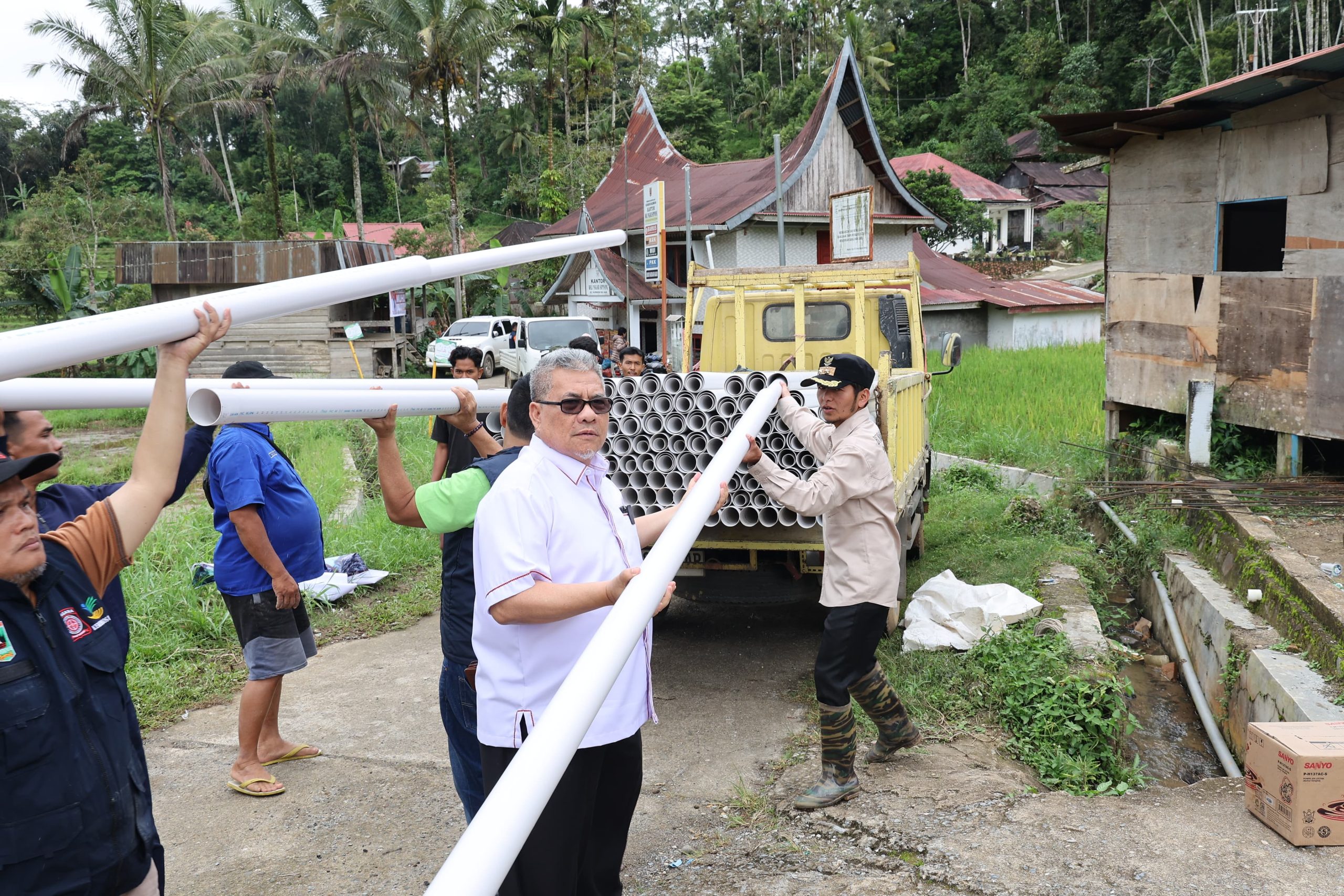 kebutuhan-mendesak,-ketua-dprd-sumbar-bantu-pipa-air-bersih-di-sipinang-palembayan kebutuhan-mendesak,-ketua-dprd-sumbar-bantu-pipa-air-bersih-di-sipinang-palembayan