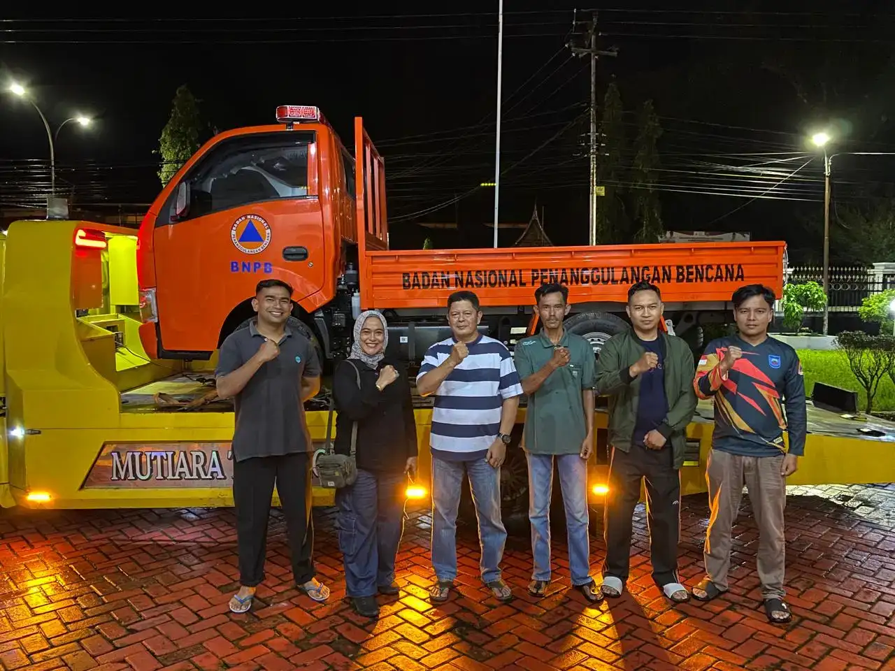 untuk-bantu-penanganan-kebencanaan,-bnpb-bantu-pasaman-satu-unit-mobil-pik-up