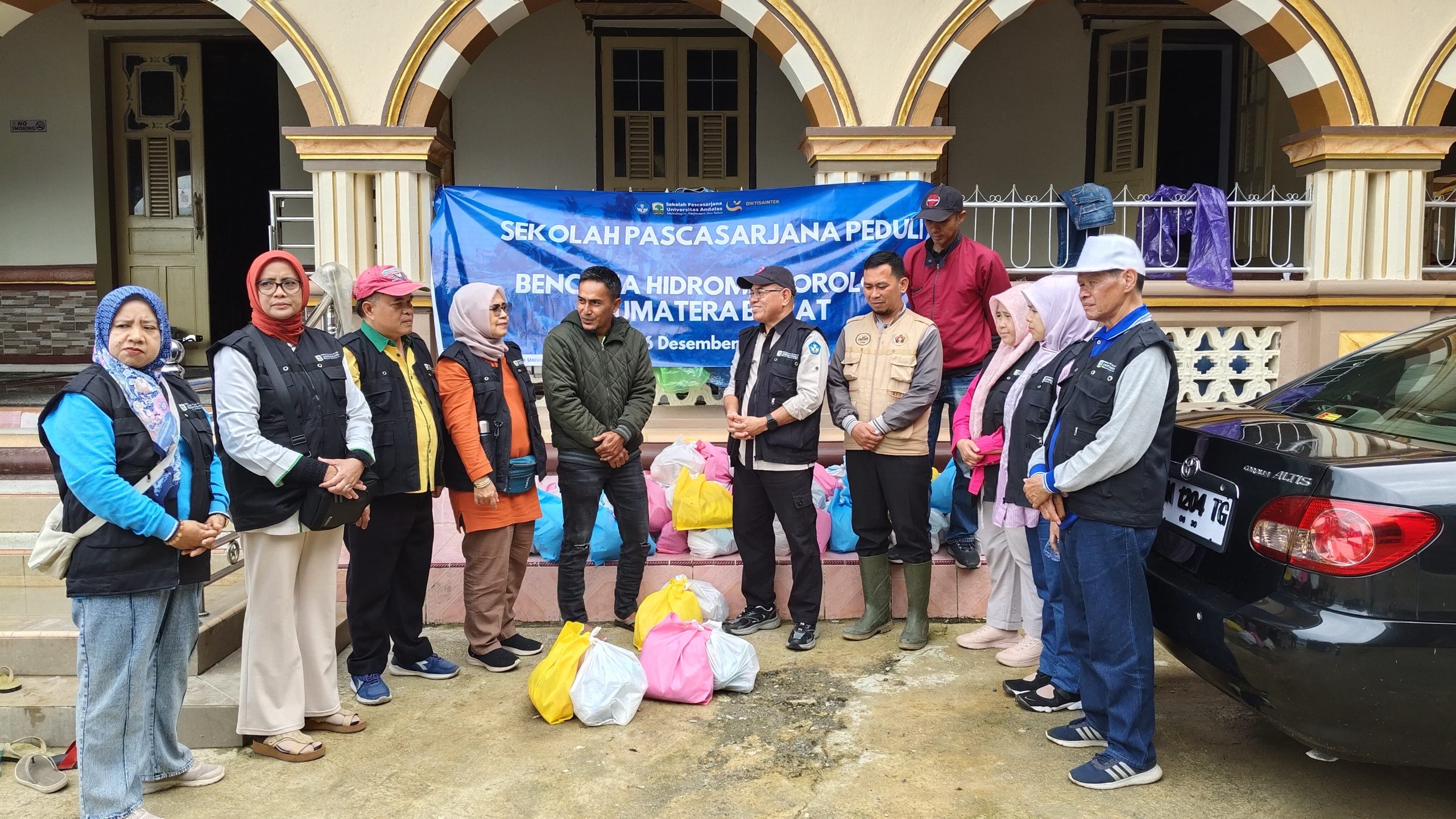 tim-pkm-pascasarjana-unand-bantu-korban-banjir-bandang-dan-galodo-di-agam tim-pkm-pascasarjana-unand-bantu-korban-banjir-bandang-dan-galodo-di-agam