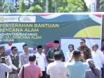 gubernur-mahyeldi-terima-bantuan-kemanusiaan-tahap-ii-dari-kementan-untuk-korban-bencana-di-sumbar