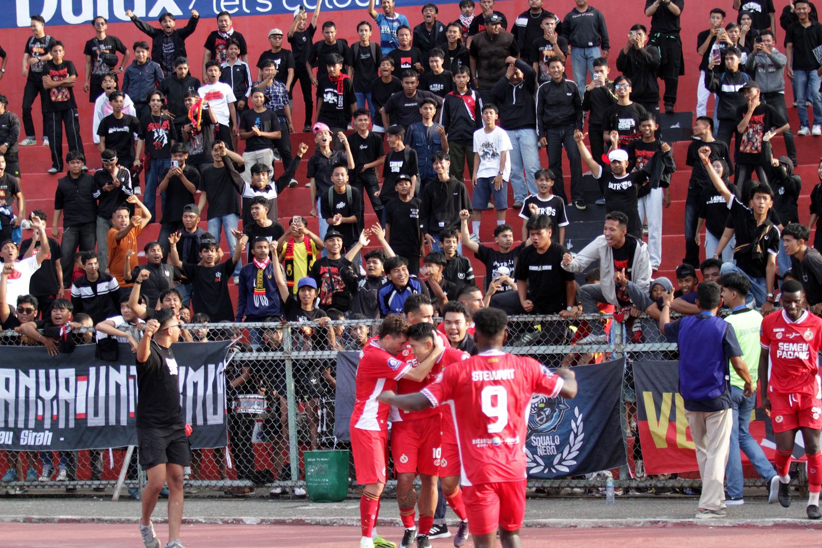 semen-padang-fc-donasi-tiket,-ajak-suporter-bantu-korban-banjir semen-padang-fc-donasi-tiket,-ajak-suporter-bantu-korban-banjir