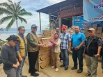 tinjau-lokasi-bencana,-sekdaprov-sumbar-serahkan-bantuan-untuk-warga-malalo