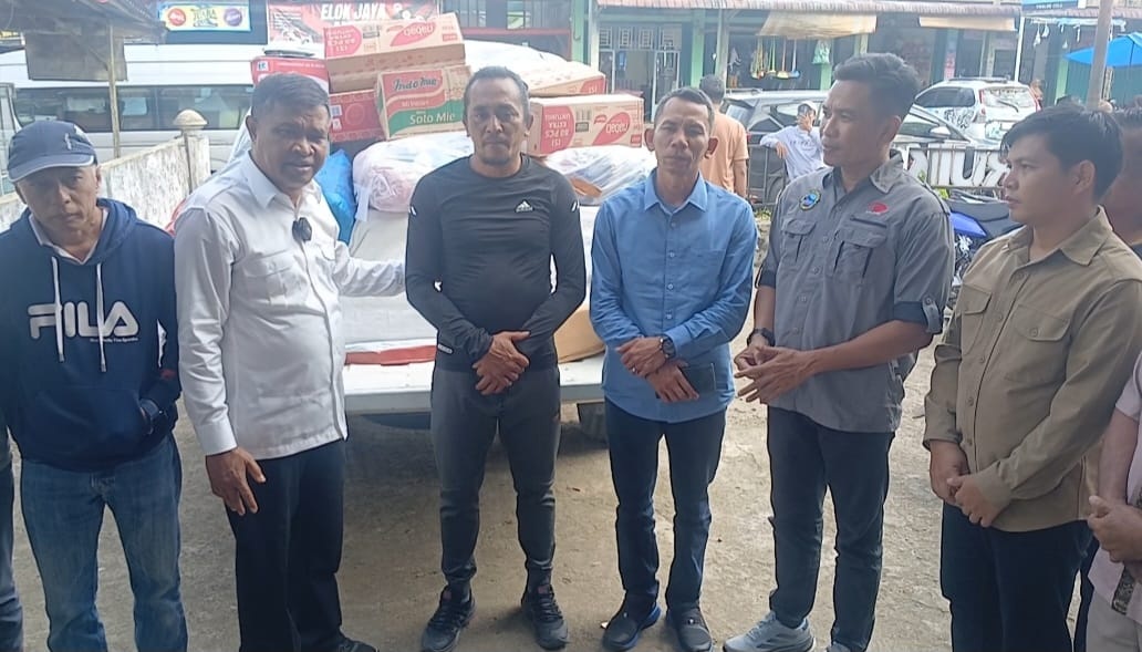dprd-sumbar-salurkan-bantuan,-percepat-pembangunan-jalan-pasca-bencana-di-pasbar