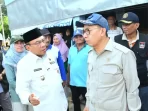 kemenbud-serahkan-bantuan-bagi-korban-bencana-di-padang