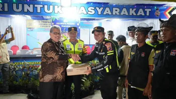 jaga-kondusivitas-nataru,-muhidi-apresiasi-petugas-dan-serahkan-bantuan