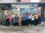 10-orang-turis-dari-hongkong-belajar-membuat-deta-dan-bermain-musik-di-galeri-permata-hati-grup