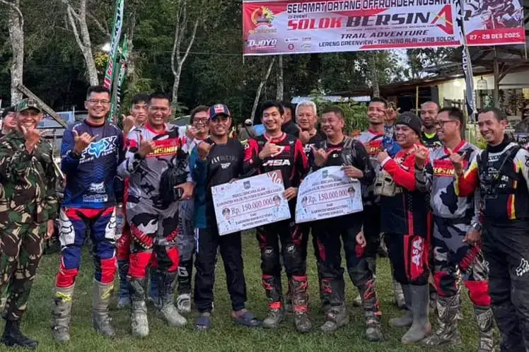 bupati-bengkulu-utara-datangi-kabupaten-solok:-donasikan-bantuan-rp150-juta-ke-warga-terdampak-banjir-dan-longsor