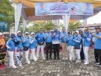 wako-fadly-amran-senam-massal-bersama-kormi-di-lapangan-apeksi