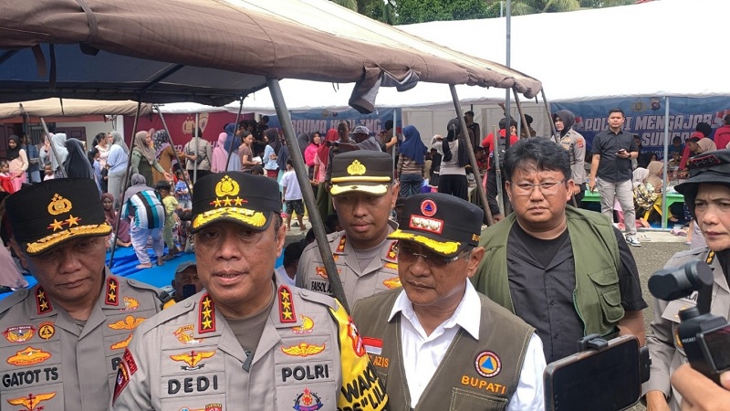 wakapolri-tinjau-bencana-padang-pariaman,-serahkan-bantuan,-perkuat-pemulihan wakapolri-tinjau-bencana-padang-pariaman,-serahkan-bantuan,-perkuat-pemulihan