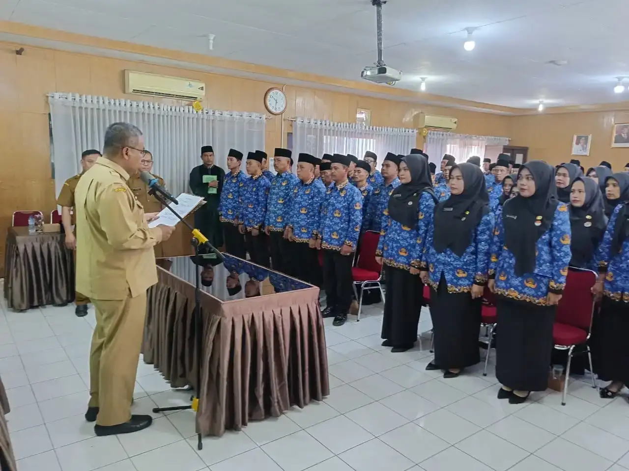 sebanyak-108-pppk-paruh-waktu-dinsos-sumbar-terima-sk,-sekda-sumbar-tekankan-integritas-dan-kinerja