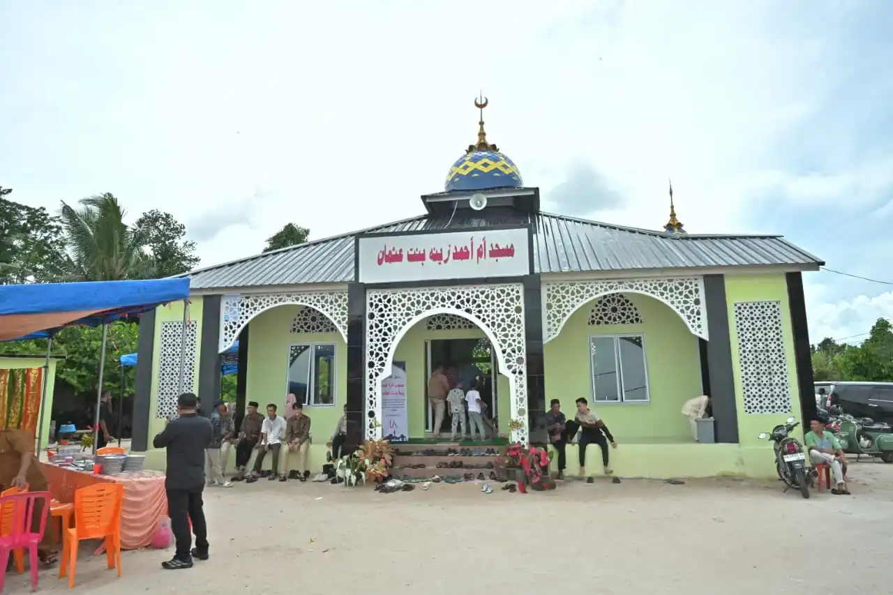 warga-bungo-pasang-terharu,-masjid-ummu-ahmad-diresmikan-sekda-arry-yuswandi