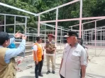mahyeldi-tinjau-pembangunan-huntara-di-bayang-utara,-dorong-percepatan-pemulihan-warga-terdampak-bencana