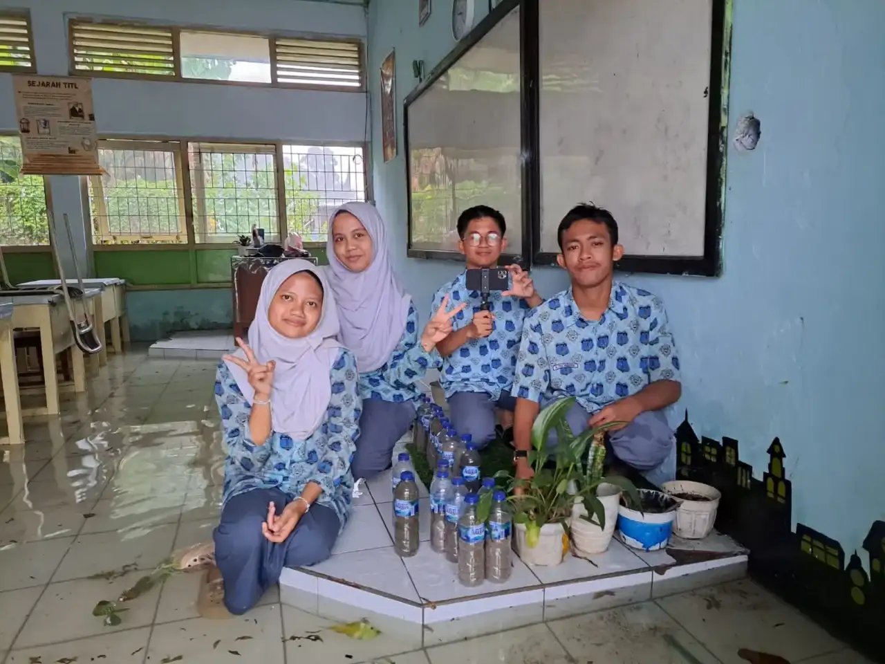 meski-banjir,-siswa-man-2-padang-tetap-produksi-film-ekoteologi
