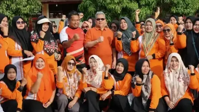 ketua-dprd-sumbar-muhidi-hadiri-temu-ramah-kelompok-senam-wanita-limau-manis