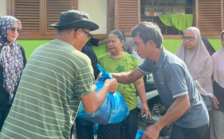 tim-peduli-bencana-fik-unp-salurkan-bantuan-untuk-warga-terdampak-galodo-di-maninjau tim-peduli-bencana-fik-unp-salurkan-bantuan-untuk-warga-terdampak-galodo-di-maninjau