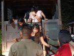 satpol-pp-tertibkan-hiburan-malam-di-padang,-puluhan-orang-diamankan