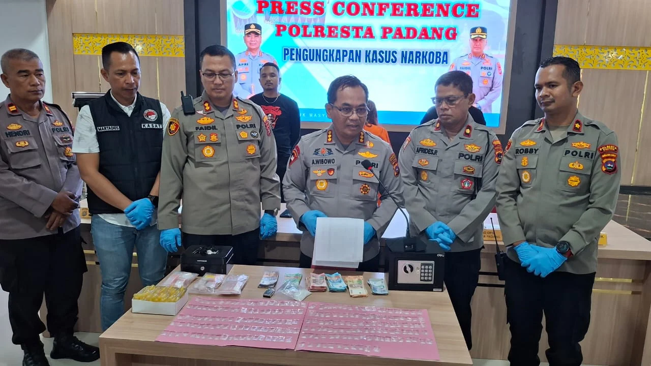 sabu-siap-edar-diamankan,-polisi-gulung-pengedar-di-pasar-gaung-padang sabu-siap-edar-diamankan,-polisi-gulung-pengedar-di-pasar-gaung-padang