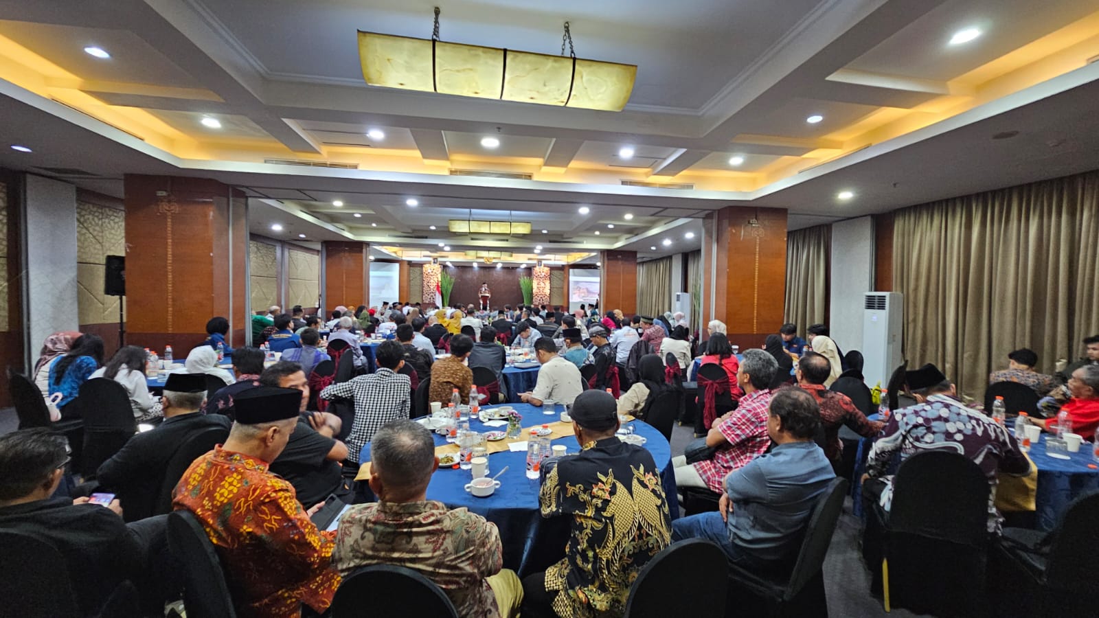 gubernur-mahyeldi-rangkul-perantau-ringankan-beban-korban-bencana,-donasi-terkumpul-rp1-miliar gubernur-mahyeldi-rangkul-perantau-ringankan-beban-korban-bencana,-donasi-terkumpul-rp1-miliar