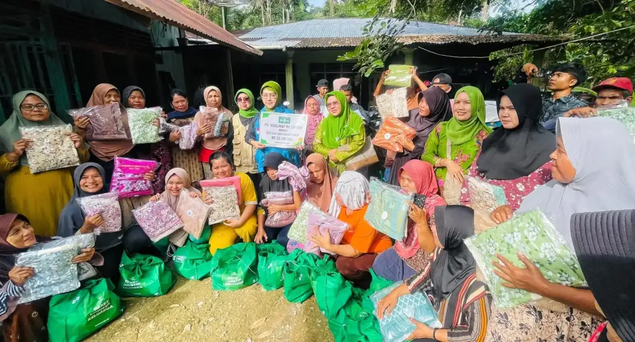 solidaritas-muslimat-nu-se-indonesia-ringankan-duka-warga-terdampak-banjir-di-sumatera-barat