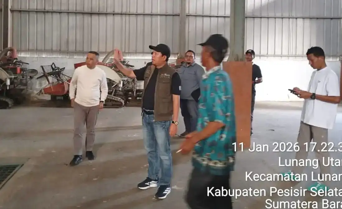 sekda-pessel-zainal-arifin-kunjungan-ke-lunang-dan-silaut,-tinjau-sentra-ikm-dan-pantai-sambungo