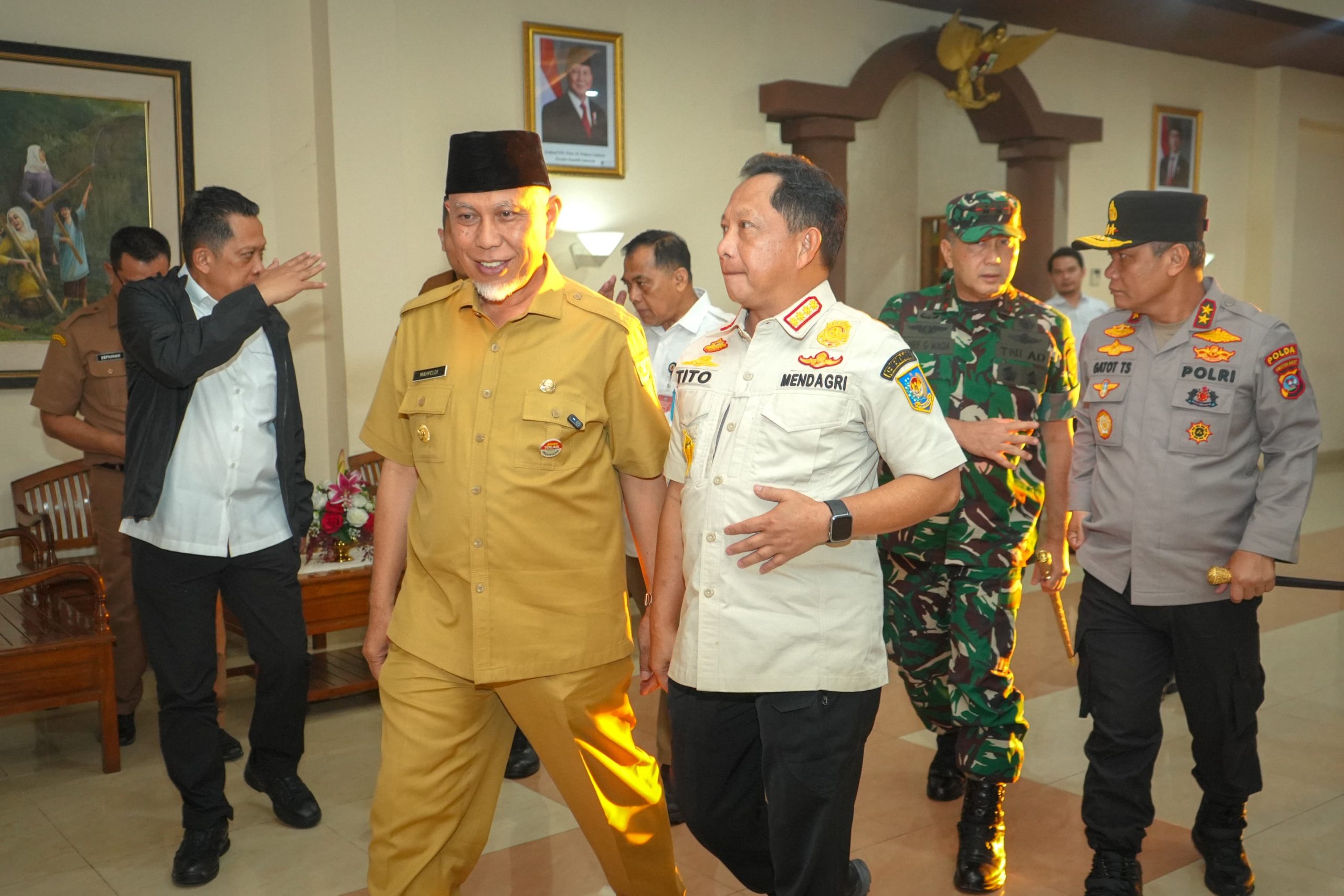 mendagri-hadiri-rakor-r3p,-gubernur-sumbar-berharap-hasilkan-langkah-strategis-pemulihan-pascabencana mendagri-hadiri-rakor-r3p,-gubernur-sumbar-berharap-hasilkan-langkah-strategis-pemulihan-pascabencana