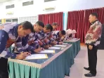 ratusan-guru-dan-tendik-man-2-padang-teken-perjanjian-kinerja-2026