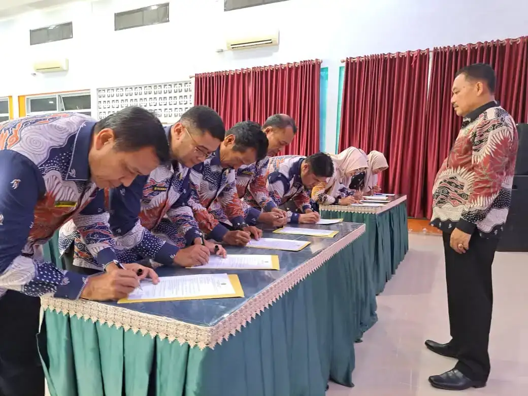ratusan-guru-dan-tendik-man-2-padang-teken-perjanjian-kinerja-2026