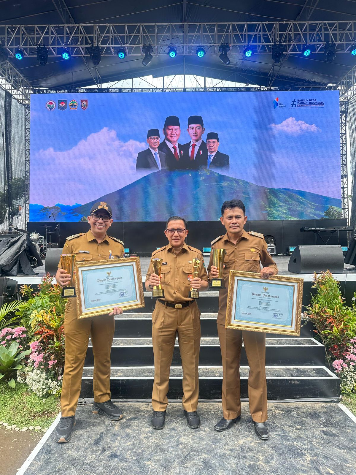 gubernur-mahyeldi-raih-upakarya-wanua-nugraha-dari-pemerintah-pusat