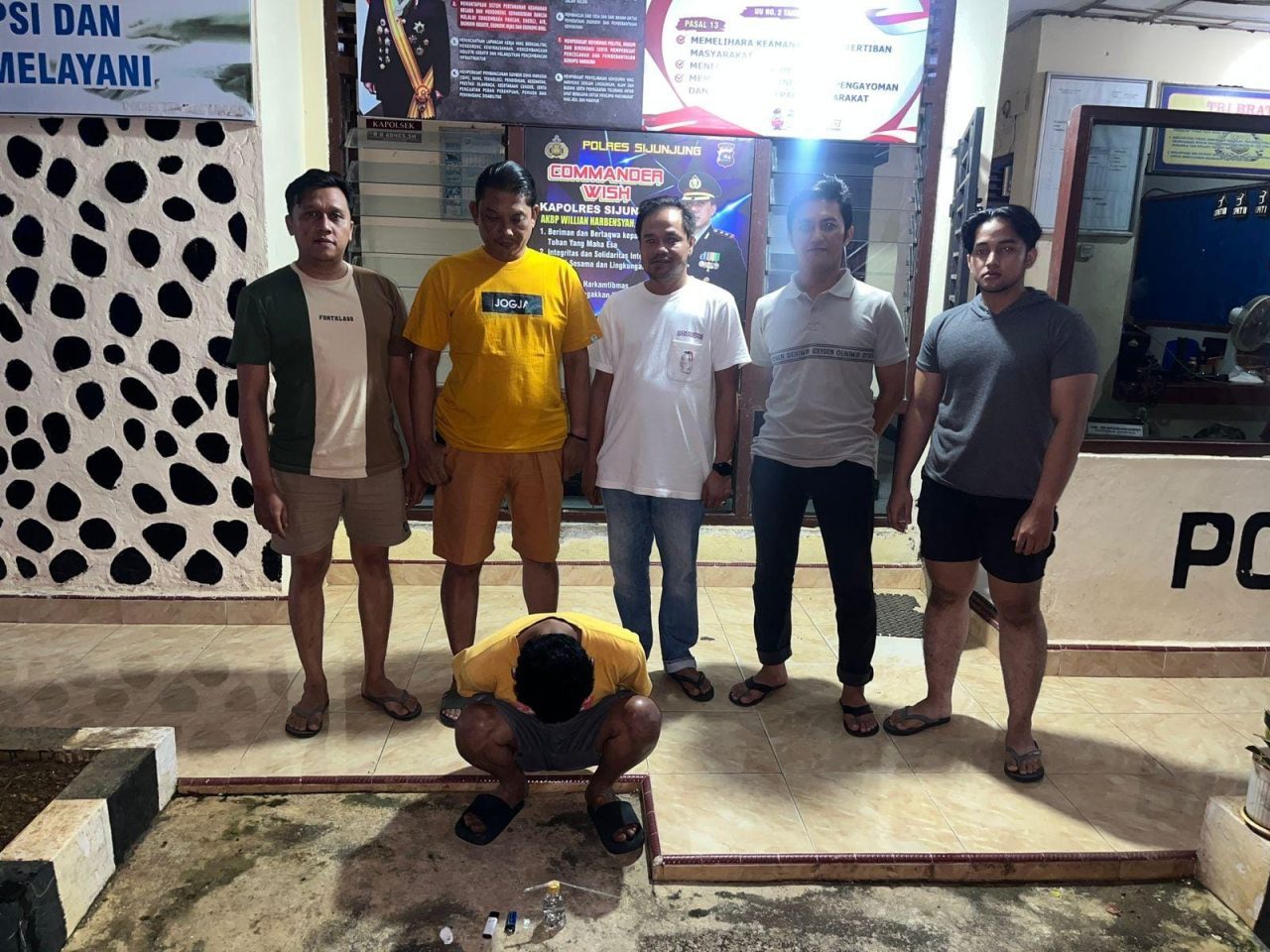 polres-sijunjung-tangkap-pria-paruh-baya,-sabu-jadi-bukti polres-sijunjung-tangkap-pria-paruh-baya,-sabu-jadi-bukti