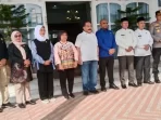anggota-dpr-ri-arizal-azis-dan-m.-shadiq-pasadigue-kunjungi-nenek-saudah-di-lubuk-aro-pasaman