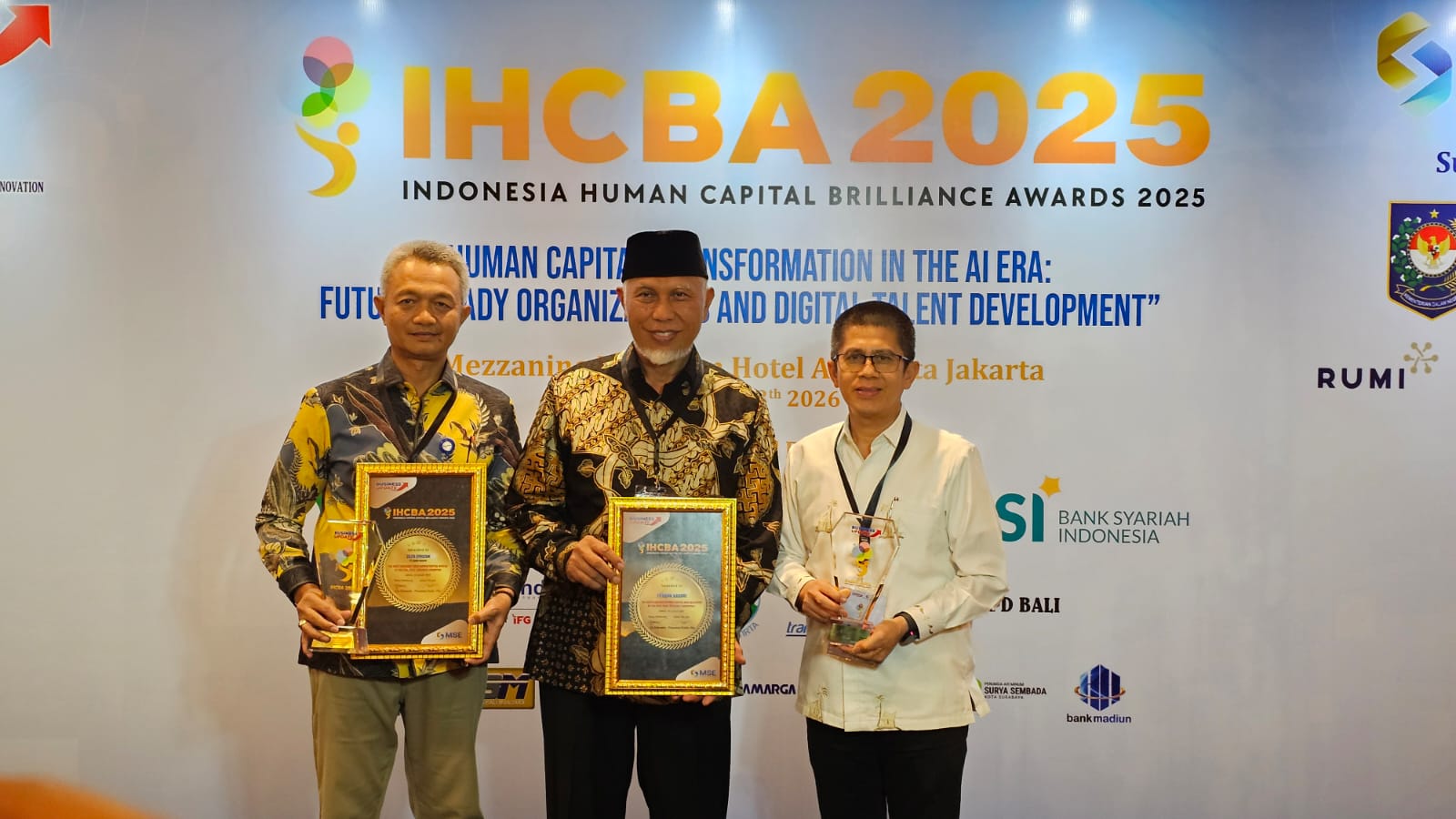 berhasil-dorong-human-capital-bumd-berdaya-saing,-gubernur-sumbar-terima-ihcba-2025 berhasil-dorong-human-capital-bumd-berdaya-saing,-gubernur-sumbar-terima-ihcba-2025