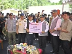 gubernur-mahyeldi-dampingi-menko-pmk-resmikan-hunian-sementara-bagi-korban-bencana-di-sumbar