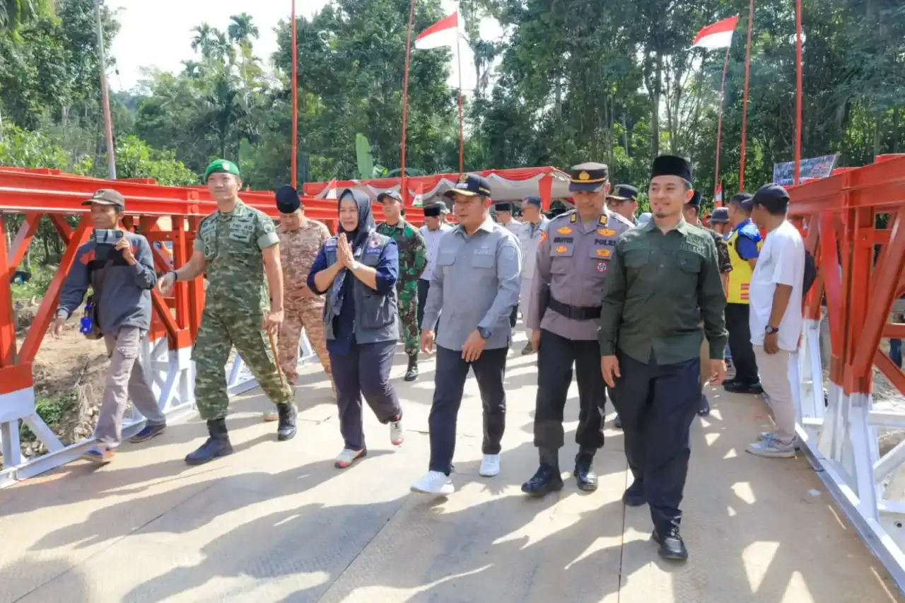 bupati-resmikan-jembatan-bailey-sungai-lasi-di-jorong-kampung-tonggah-mapat-tunggul