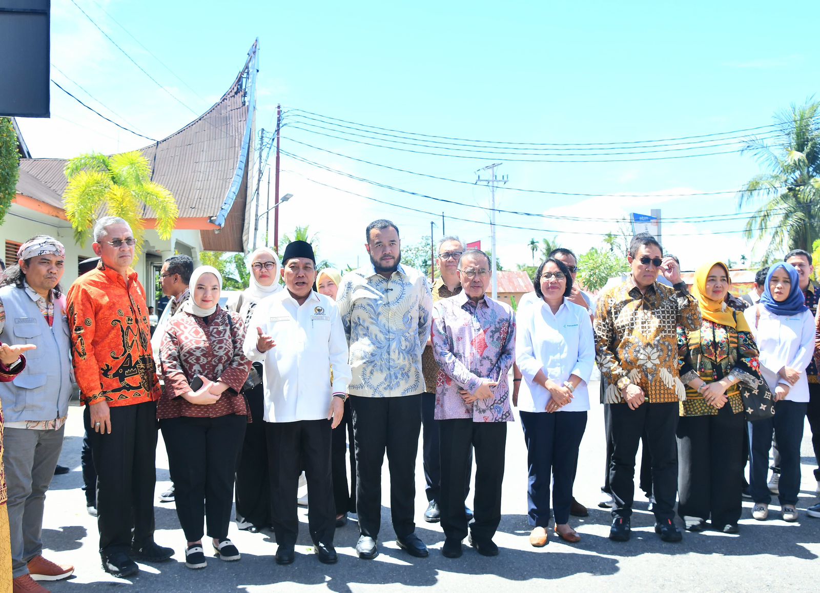 wako-fadly-amran-dampingi-kunker-komisi-ix-dpr-ri-ke-rsud-dr-rasidin